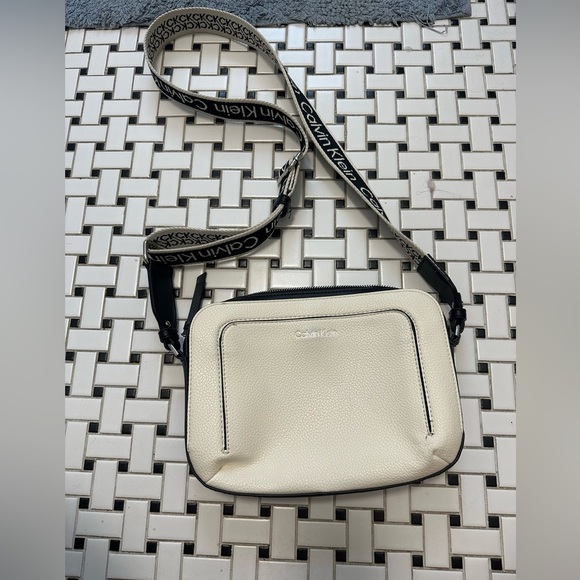Calvin Klein Off-White Crossbody Bag - Picture 1 of 6